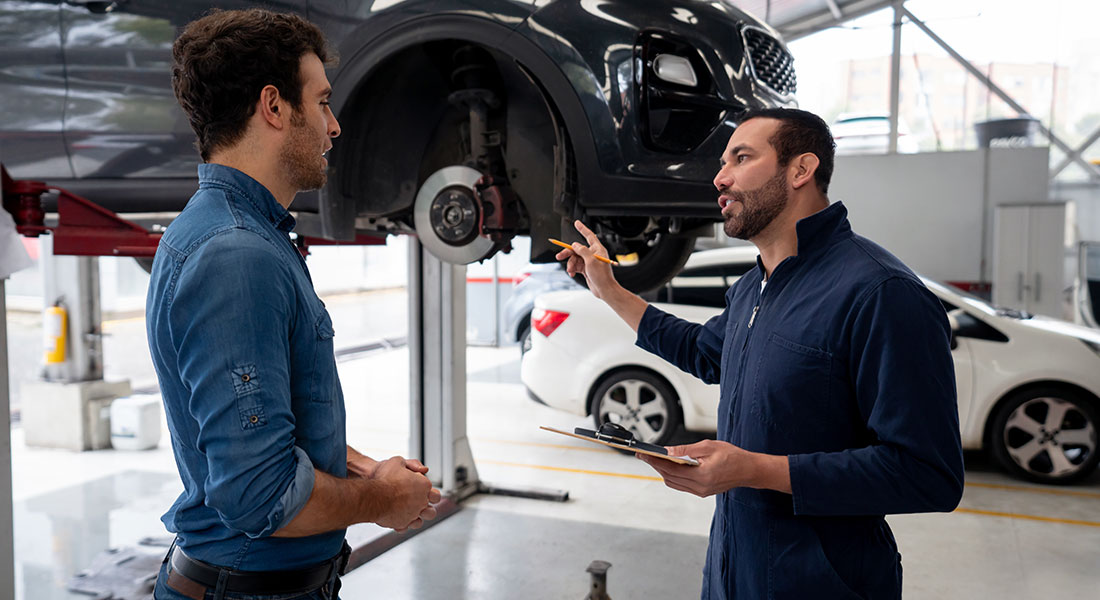 Car franchise worker and customer - List of top franchise examples